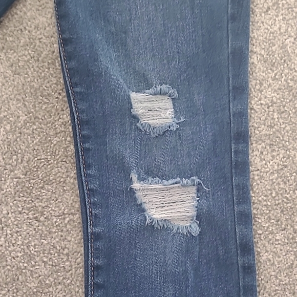 Old Navy Girls Distressed Skinny Jeans - Picture 5 of 8